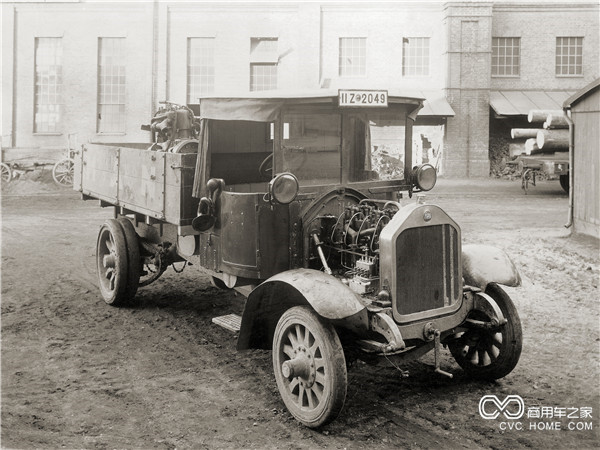 1924年，曼恩第一輛柴油直噴發(fā)動機卡車誕生。.jpg